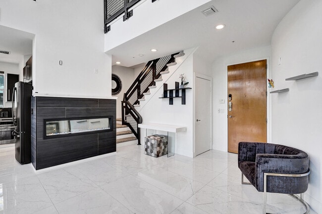 Building Photo - 365 SE 6th Ave