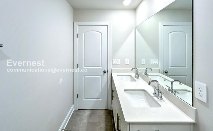 Building Photo - 4597 Winslet Dr