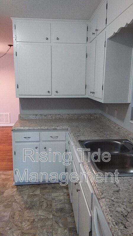 Building Photo - 7016 Briarwood Ln