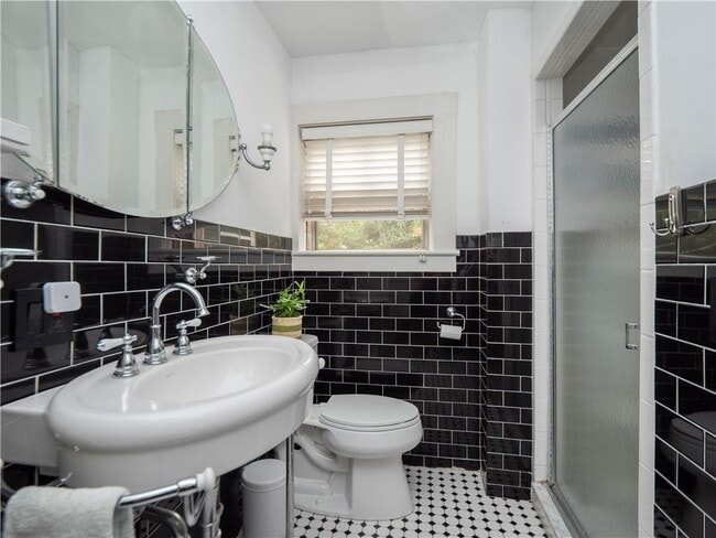 Building Photo - 3 Pell St