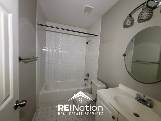 Building Photo - Move-In Ready 3BR/2BA Home in 38133 - Hardwood Floors & Great Storage