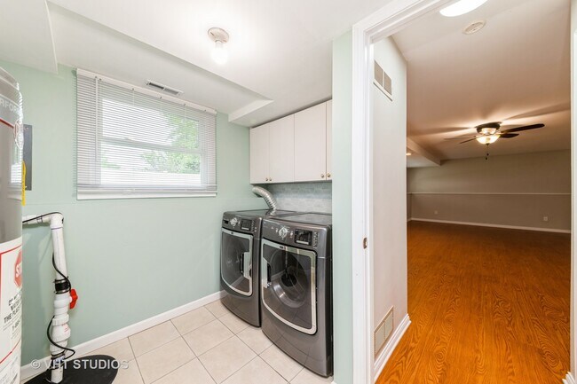 Building Photo - 1716 Paddington Ave