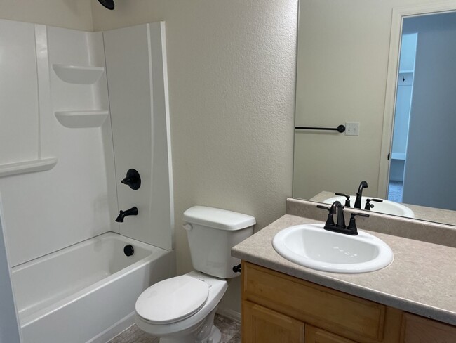 Building Photo - 3 Bed. 2 Bath, 2 Car Garage in Promontory