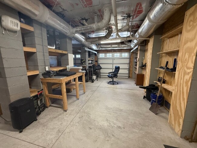 Building Photo - 3 Bedroom 2 Bath House in Lighthouse Point...