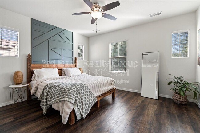 Building Photo - 21072 W Maiden Ln