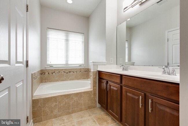 Building Photo - 7599 Taunton Ct