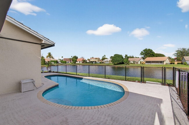 Building Photo - 6425 96th Pl S