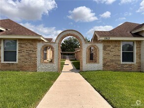Building Photo - 1913 W Western Dr