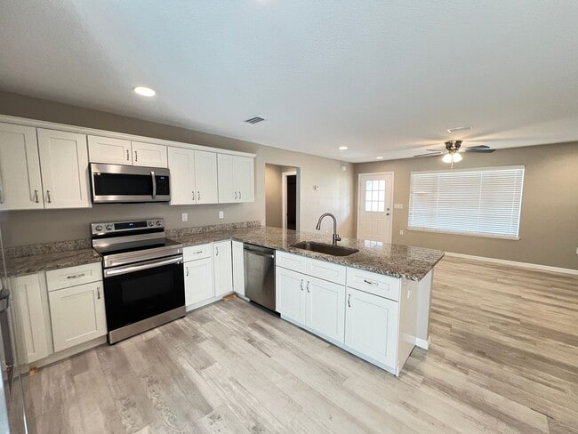 Building Photo - GORGEOUS 3BR/2BA Home with Open Floor Plan and Upgraded Features!