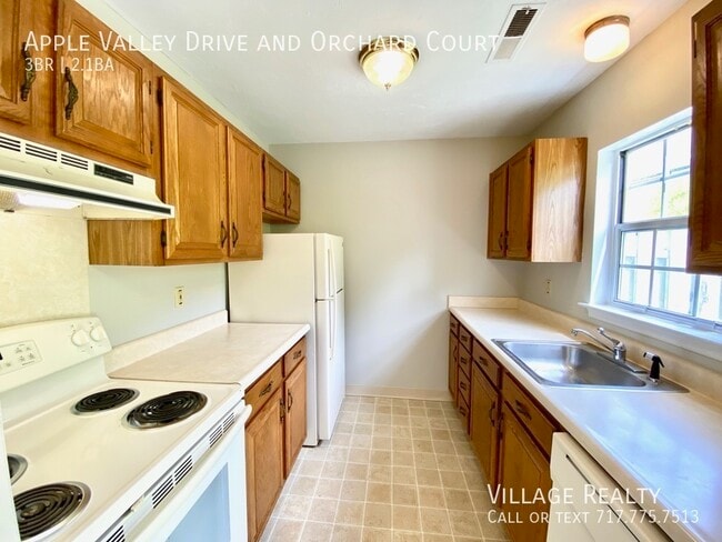 Building Photo - 710 Apple Valley Dr