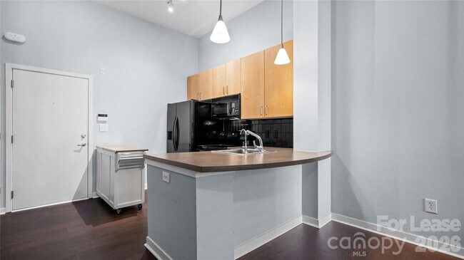 Building Photo - 2125 Southend Dr