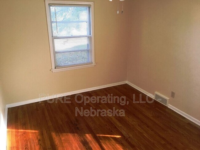 Building Photo - 210 N 32nd Ave