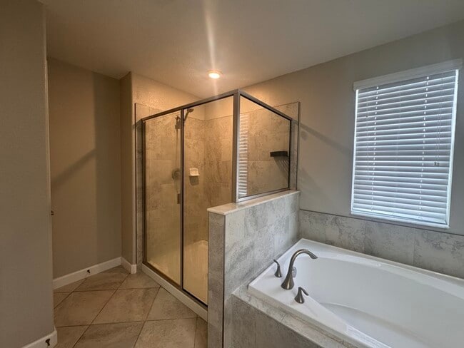 Building Photo - 4 Bedroom/3 Bathroom Enclave at Terra Bella