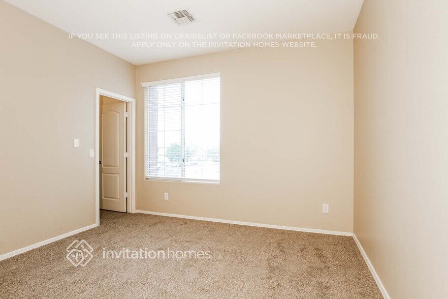 Building Photo - 4825 W Ellis St