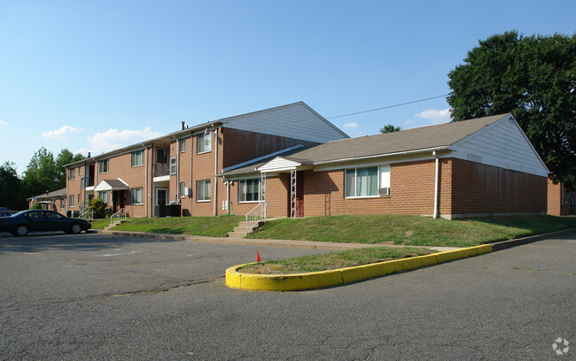 Parking Area - Timber Cove Apartments