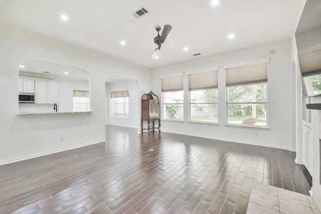 Building Photo - 811 Liberty Way