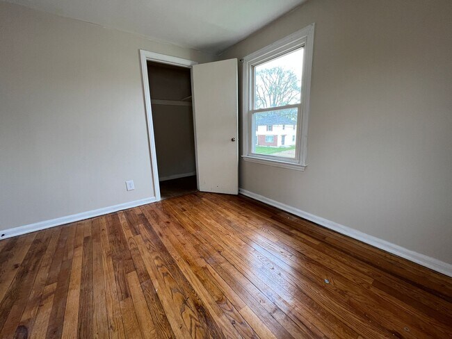 Building Photo - 1310-1312 E 25th Ave