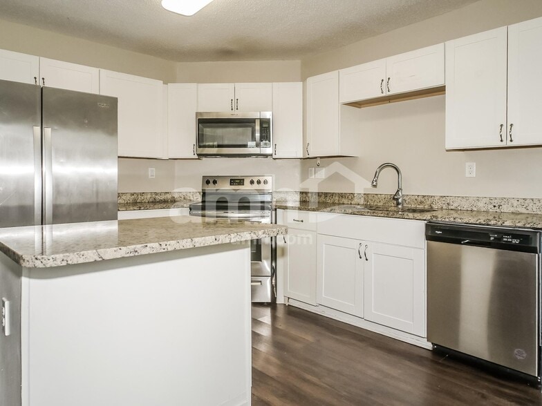 Building Photo - 7748 Parkmont Dr