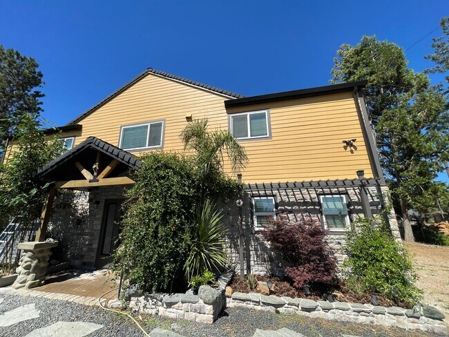 Primary Photo - Magalia-2 bed 2 bath, second story duplex,...