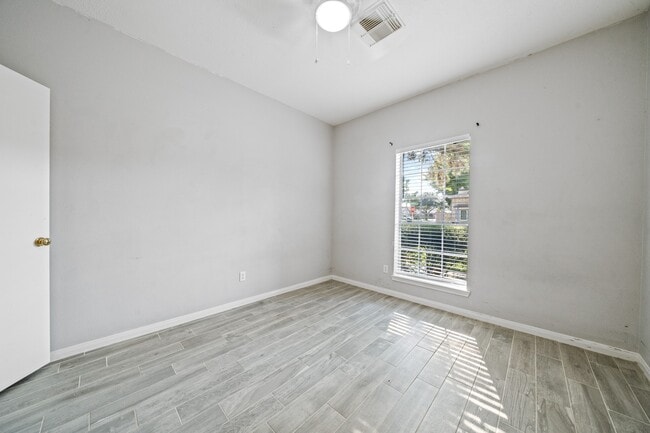 Building Photo - 22623 Round Valley Dr