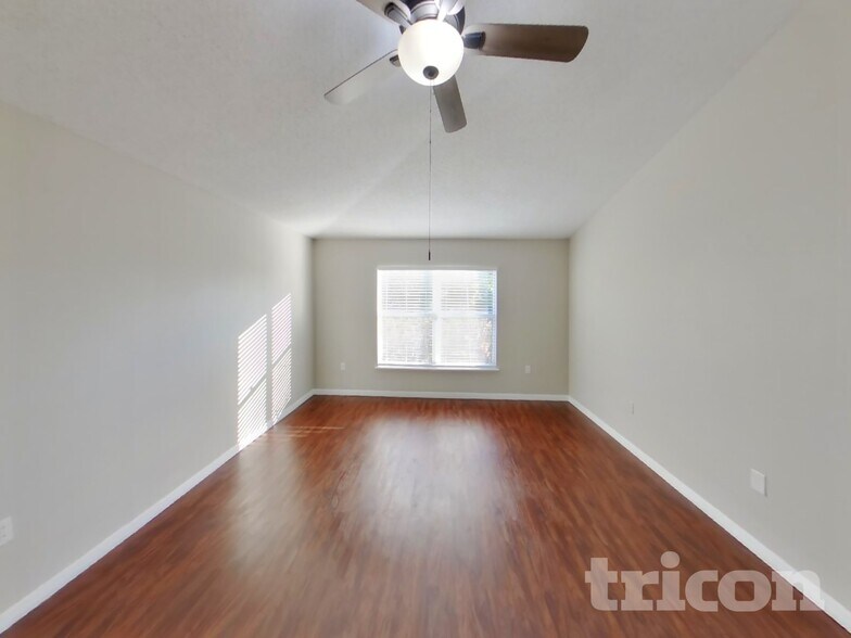 Building Photo - 9297 Oak Grove St