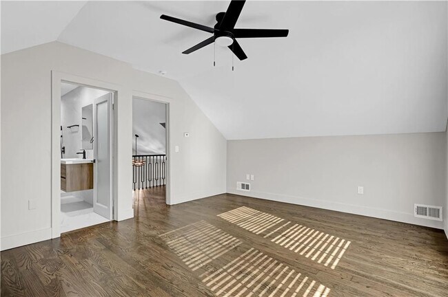 Building Photo - 1887 Shalimar Dr NE