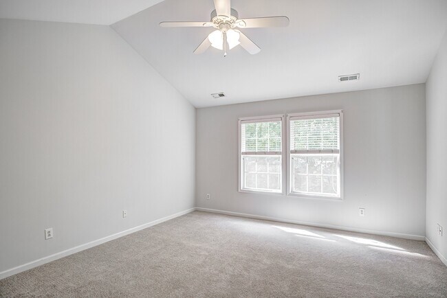 Building Photo - 2103 Templeton Gap Dr