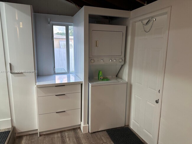 Building Photo - 1376 NW 41st St