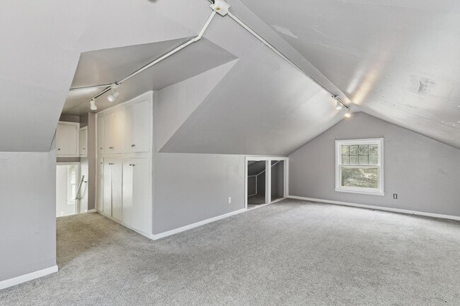 Building Photo - Riverside 4 Bedroom 3 Bathroom