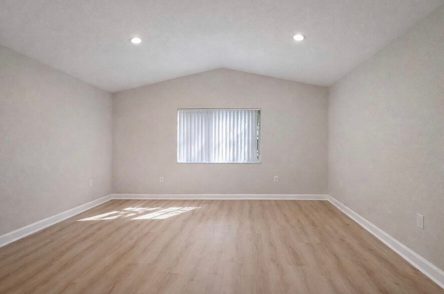 Building Photo - 5122 NW 30th Ln