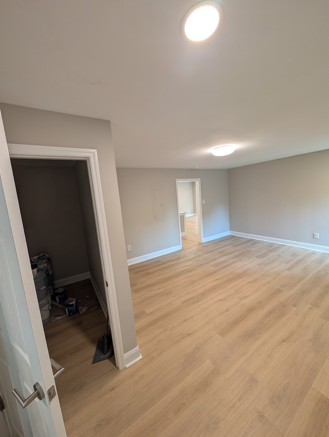 Building Photo - 834 Prince John Dr