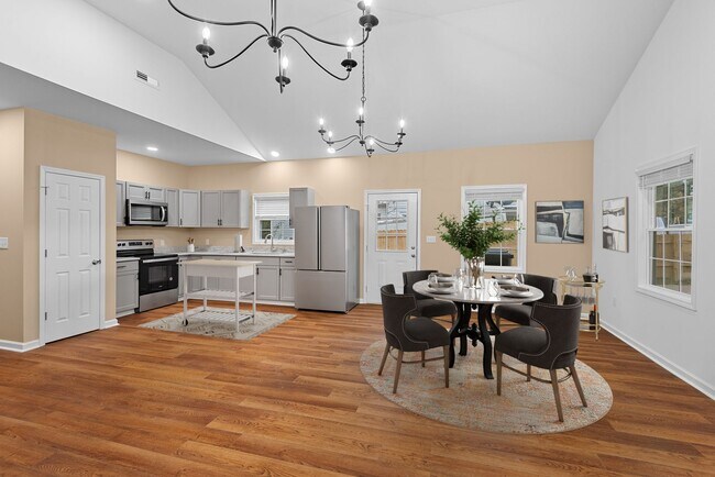 Building Photo - $500 OFF Special - 4Bd/ 2Bath Ranch Style home mins from Downtown Burlington