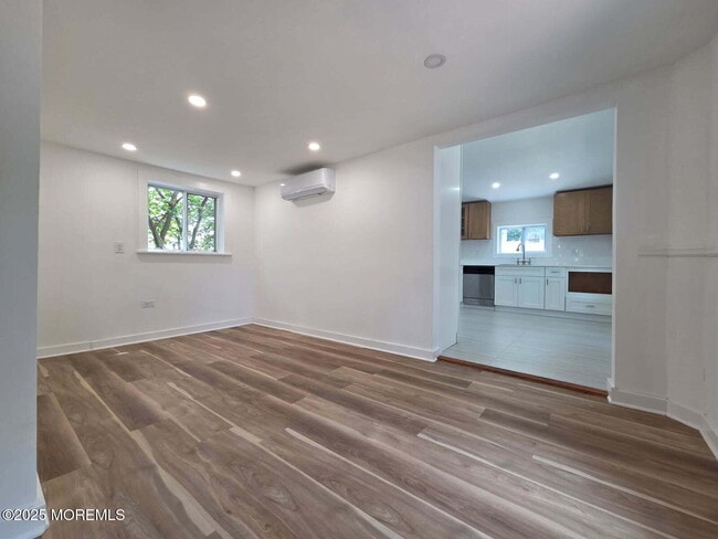 Building Photo - 42 Linton Pl