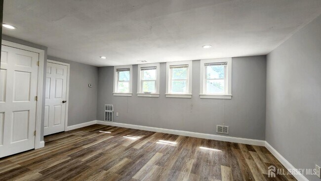 Building Photo - 111 Demorest Ave