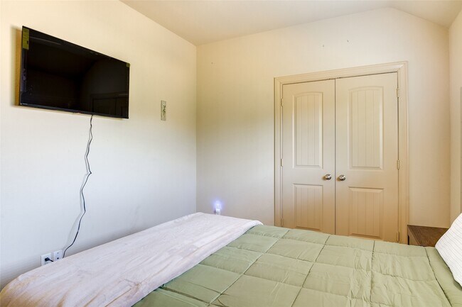 Building Photo - 8470 Coral Cove Pass Ln
