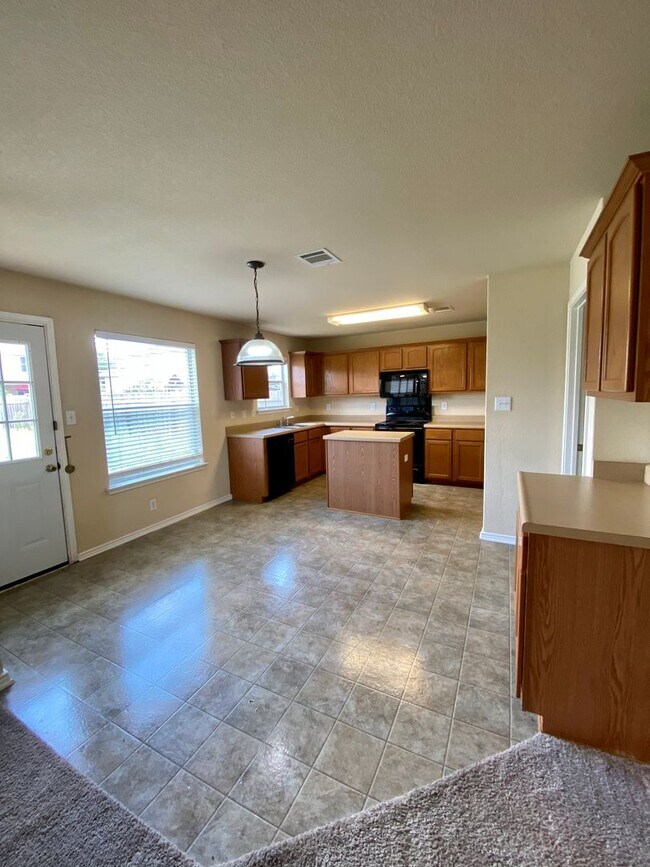 Building Photo - Charming New Braunfels Home Available for Immediate Move In