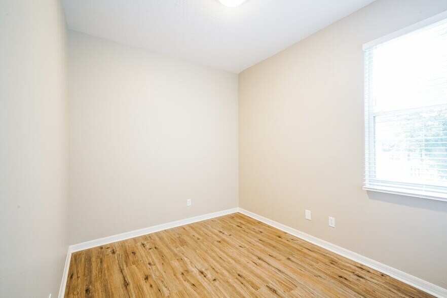 Building Photo - 2525 Deer Forest Dr