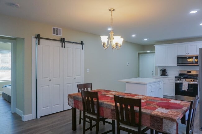 Building Photo - 3703 Market St