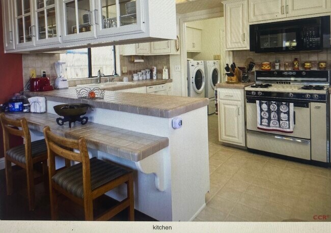 Building Photo - 684 Shamrock Ln