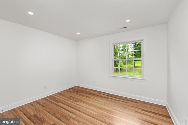 Building Photo - 1213 Clearfield Cir