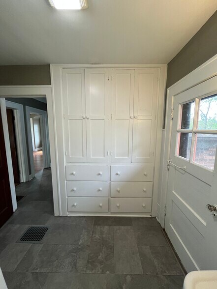 Storage in bathroom - 747 Thieme Dr