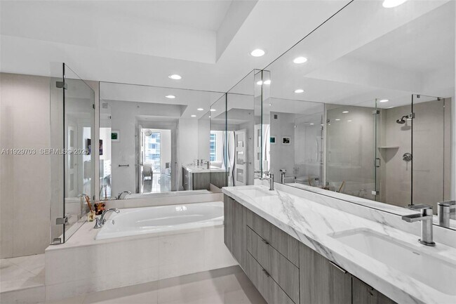 Building Photo - 2831 N Ocean Blvd