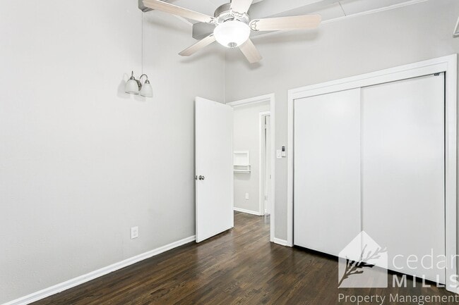 Building Photo - 811 N Chipper Ln