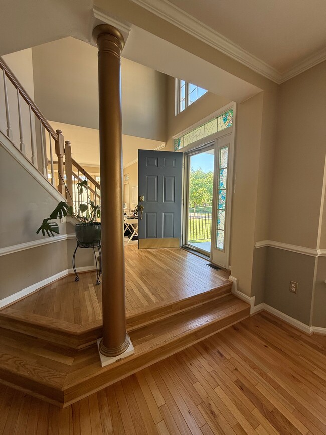 Building Photo - 2037 Woodshade Ct