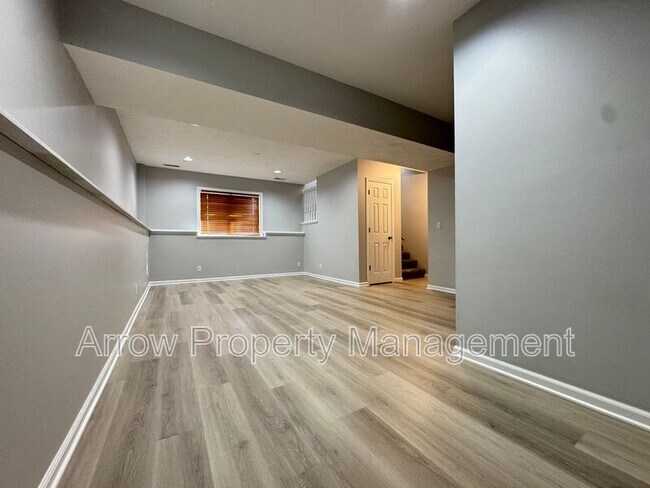 Building Photo - 7355 S 20th St