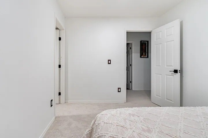 Building Photo - 16908 River Rock Dr