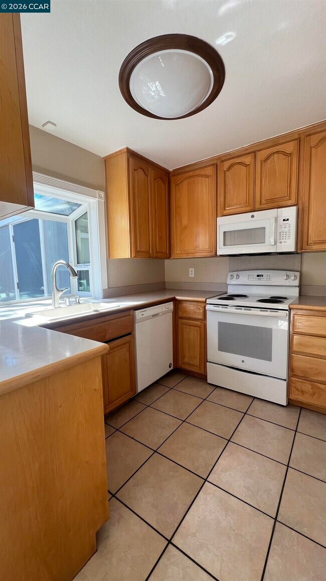 Building Photo - 2828 Royal Ann Ln