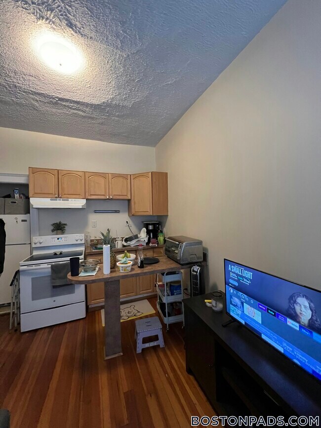 Building Photo - 883 Huntington Ave