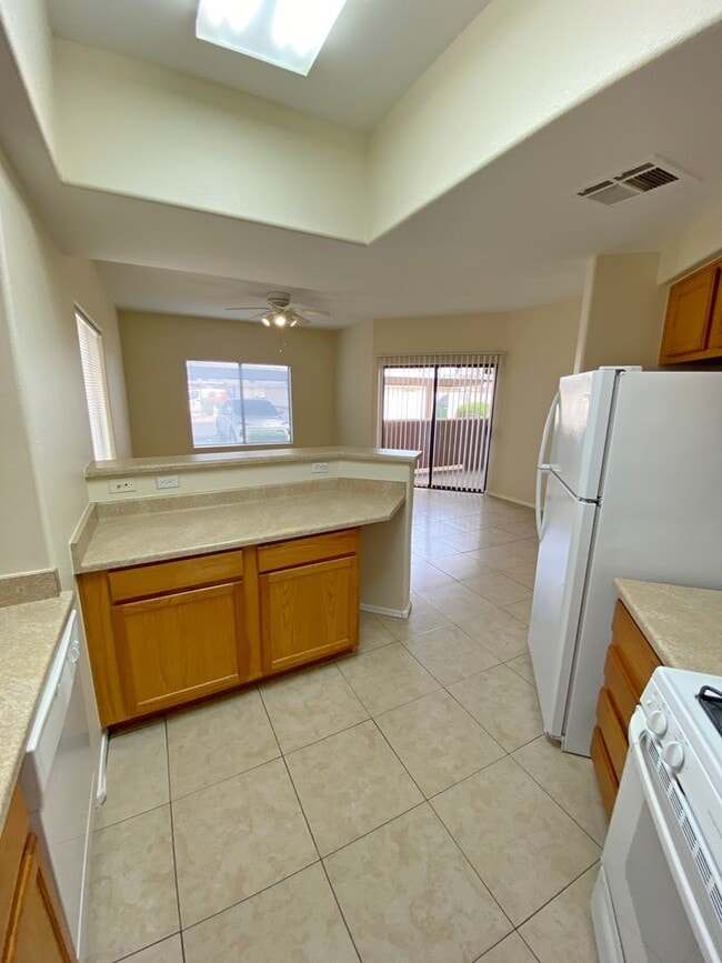 Building Photo - MAY MOVE IN SPECIAL - 1 Bedroom 1 Bath in ...