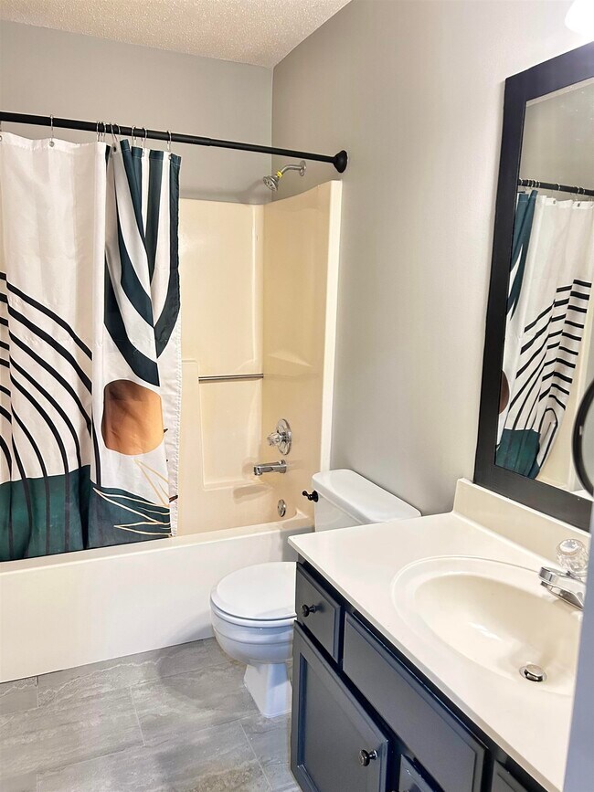 Building Photo - 9410 Garden Woods Dr